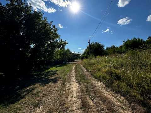 участок по адресу с. Гвоздов, комарова, 13