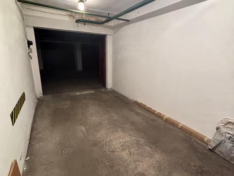 паркомісце за адресою Київ, Анни Ахматової вул., 15-а