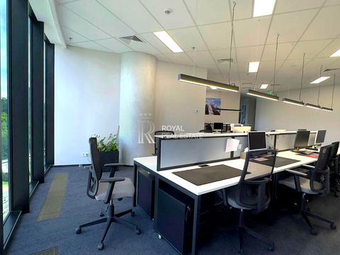 1873412842131561