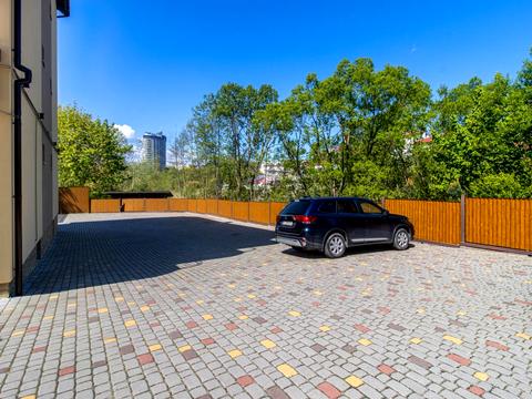 комерційна за адресою Трускавець, Роксолани вул., 24