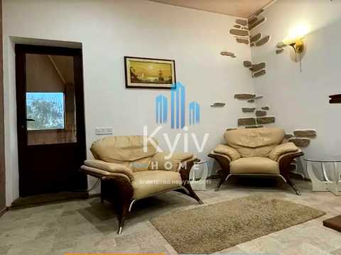 будинок за адресою Центральна вул., 4