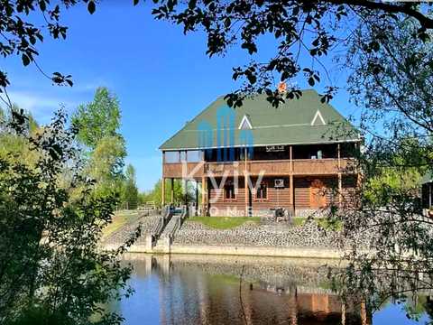 будинок за адресою Центральна вул., 4