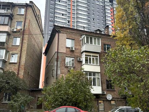 паркомісце за адресою Київ, Загорівська вул. (Багговутівська), 28