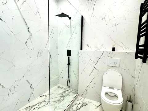 квартира за адресою Причальна вул., 10