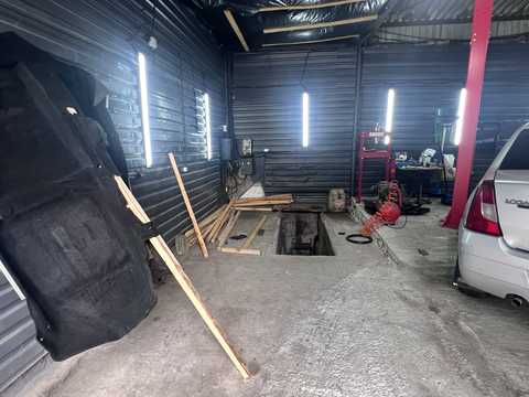 комерційна за адресою Слави бульв., 28
