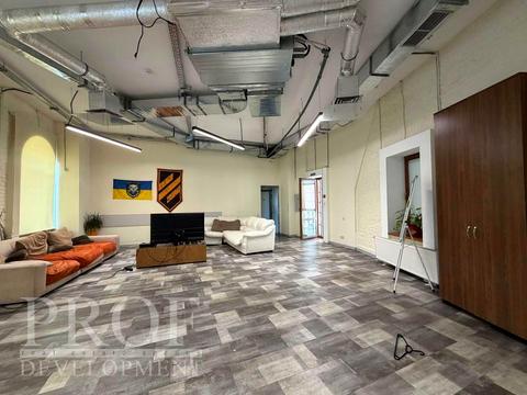 комерційна за адресою Контрактова пл., 1