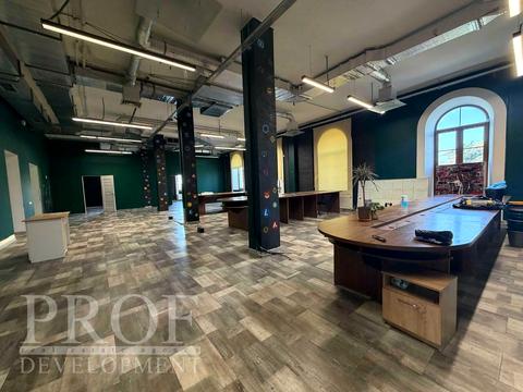 комерційна за адресою Контрактова пл., 1