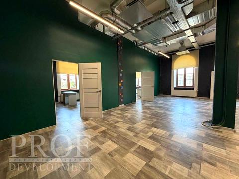 комерційна за адресою Контрактова пл., 1