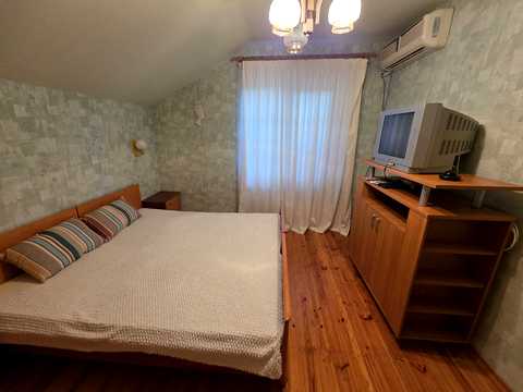 будинок за адресою с. Дніпрове, Центральная