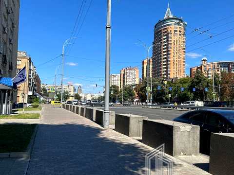 комерційна за адресою Лесі Українки бульв., 34