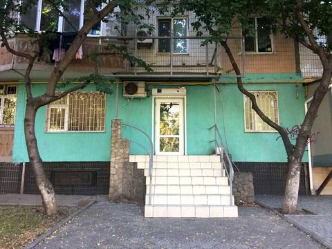 комерційна за адресою Князя Володимира Великого просп., 92
