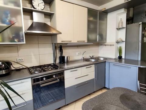 квартира за адресою Академіка Грушевського вул., 42