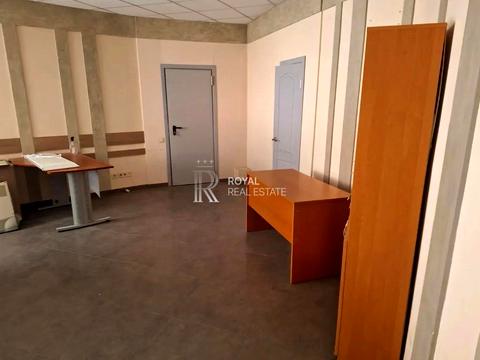 комерційна за адресою Борщагівська вул., 145