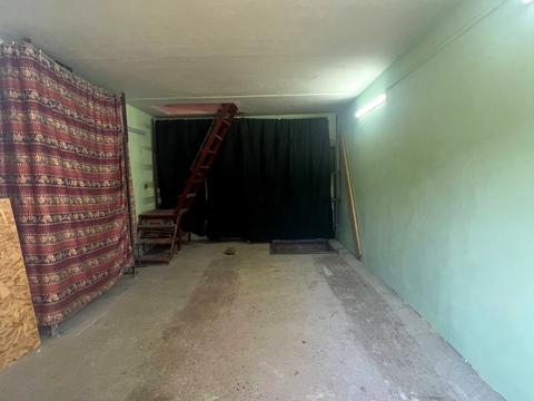 паркомісце за адресою Олександра Довженка вул., 9-Б