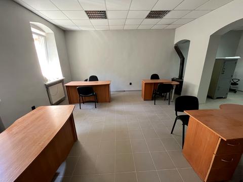 комерційна за адресою Корятовича пл., 15