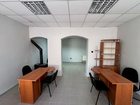 комерційна за адресою Корятовича пл., 15