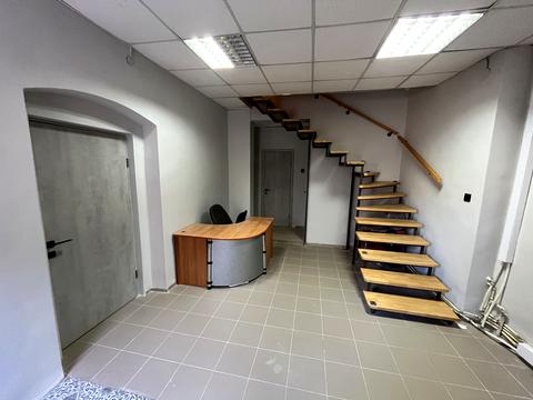 комерційна за адресою Корятовича пл., 15