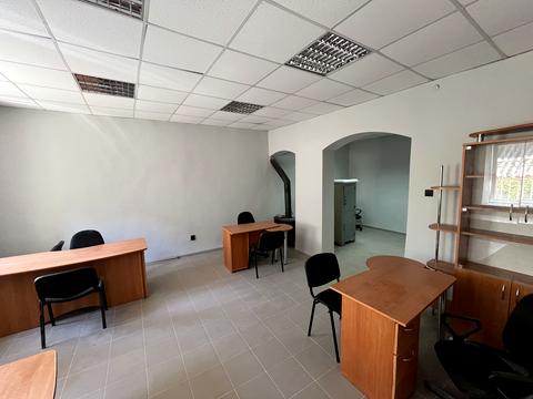 комерційна за адресою Корятовича пл., 15
