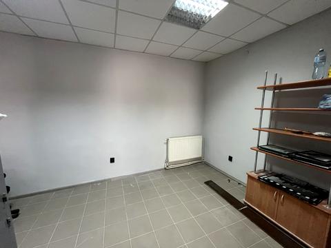 комерційна за адресою Корятовича пл., 15