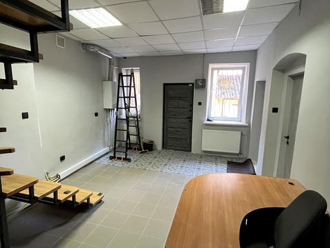 комерційна за адресою Корятовича пл., 15
