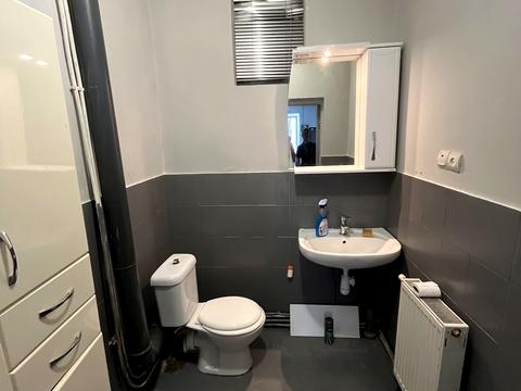 комерційна за адресою Корятовича пл., 15