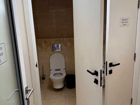 комерційна за адресою Героїв УПА вул., 71