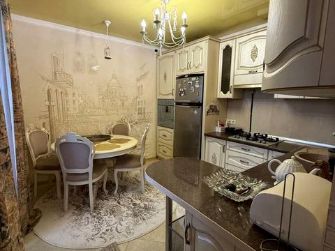 квартира по адресу Строителей ул., 11