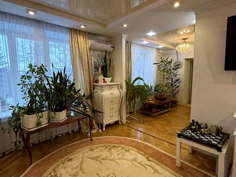 квартира по адресу Строителей ул., 11