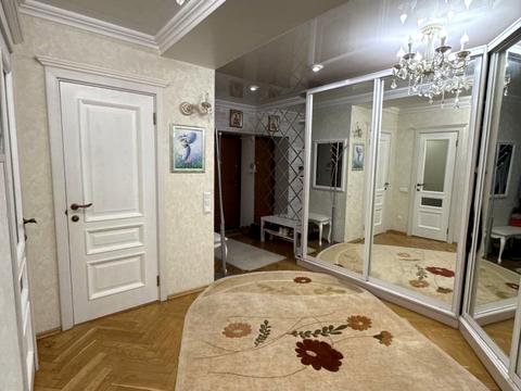 квартира по адресу Строителей ул., 11