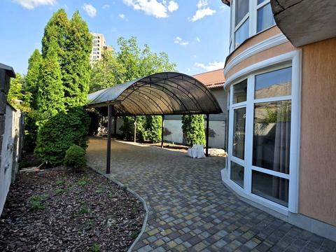 будинок за адресою Михайла Комарова вул., 146