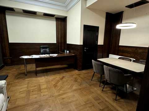 комерційна за адресою Жилянська вул., 72А