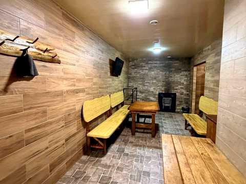 коммерческая по адресу Київська, 2