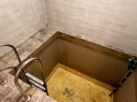 коммерческая по адресу Київська, 2