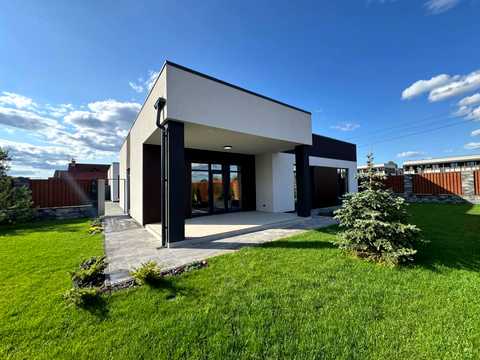 будинок за адресою Центральна вул., 5