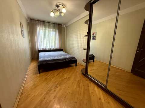 квартира за адресою Українська вул., 34