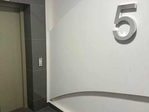 комерційна за адресою Центральна вул., 21-А