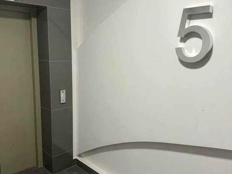 комерційна за адресою Центральна вул., 21-А