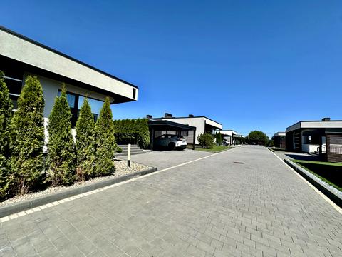 будинок за адресою с. Зубра, Петра Дорошенка вул., 75