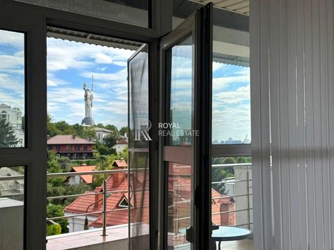 комерційна за адресою Редутна вул., 58