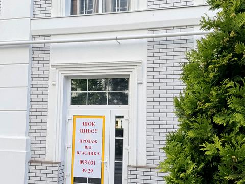 комерційна за адресою Паркова вул., 1