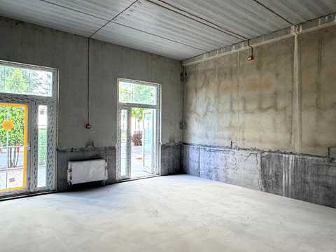 комерційна за адресою Паркова вул., 3