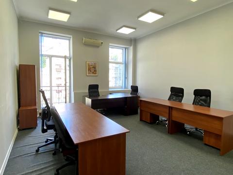 комерційна за адресою Еспланадна вул., 2