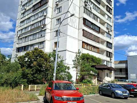 квартира за адресою Ревуцького вул., 42