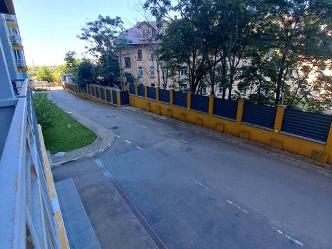 комерційна за адресою Михайлівська вул., 8
