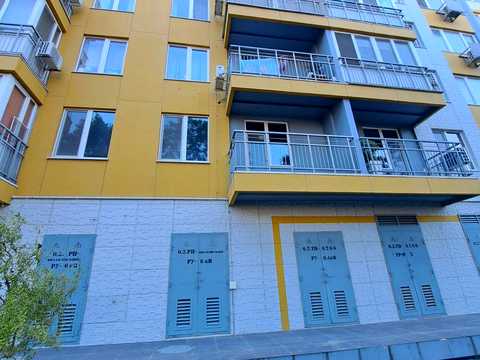 комерційна за адресою Михайлівська вул., 8