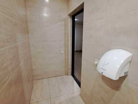 комерційна за адресою Михайлівська вул., 8