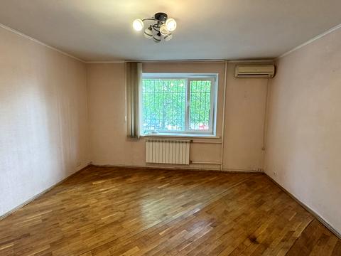 комерційна за адресою Автозаводська вул., 7