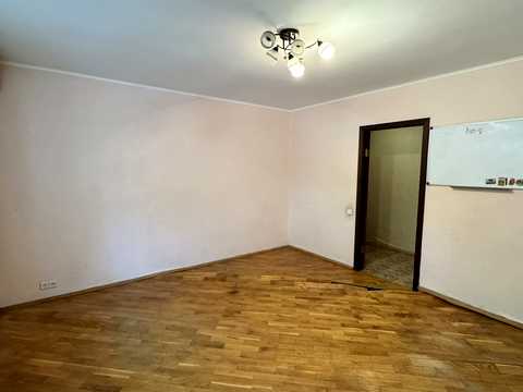 комерційна за адресою Автозаводська вул., 7