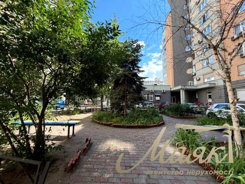 квартира за адресою Раїси Окіпної вул., 4