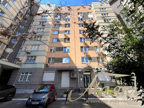 квартира за адресою Раїси Окіпної вул., 4